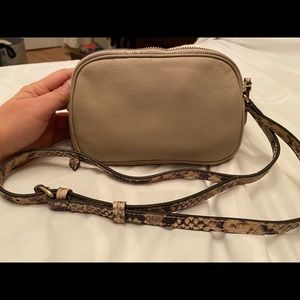 Mini Leather camera bag in beige/animal print.